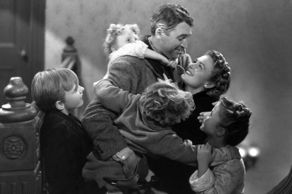 James Stewart sees the beauty that surrounds him and the townsfolk break into Auld Lang Syne in It’s a Wonderful Life.