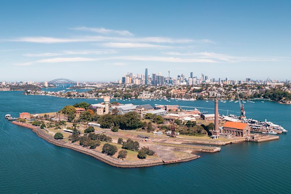 Can you name the largest island in Sydney Harbour?