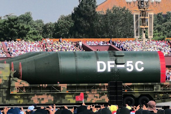 Um míssil Dongfeng-5c intercontinental alimentado por líquidos, que possui um intervalo de greve global.