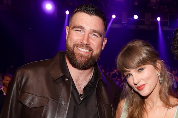 Travis Kelce and Taylor Swift make their awards ceremony debut as a couple. 