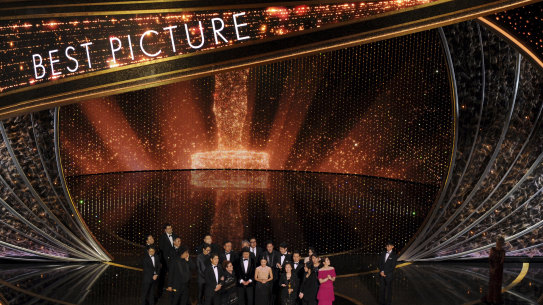 The cast and crew of Parasite accept the award for best picture at this year's Oscars.