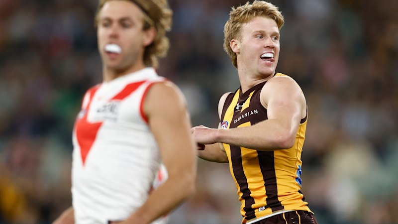 Hawthorn vs Sydney AFL LIVE: Curnow, Swans in ‘T20-style’ high-scoring thriller against the Hollywood Hawks at the MCG