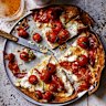 Fast four-ingredient pizza with sopressa and tomato.