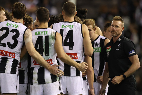 Magpies coach Nathan Buckley talks to his players during Saturday night’s clash.