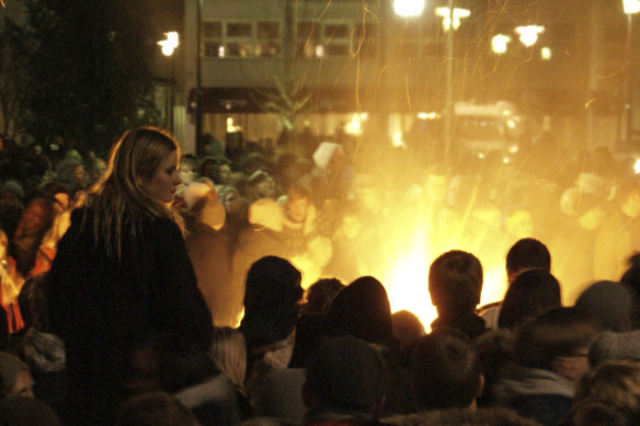 Protesters by Althingishus, the House of Parliament, during the financial crisis in January 2009. 