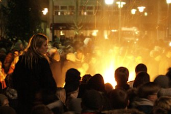Protesters by Althingishus, the House of Parliament, during the financial crisis in January 2009. 