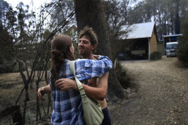 Jennifer and Mark embracing as they are reunited. 