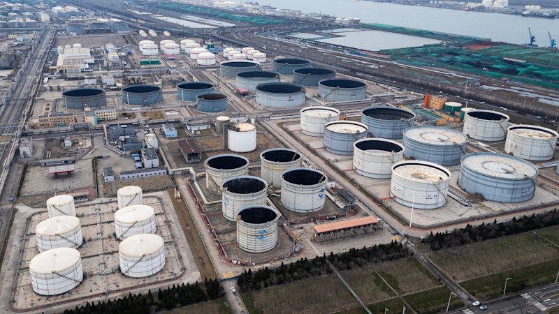 While the world scrambles for oil, China sits on full tanks