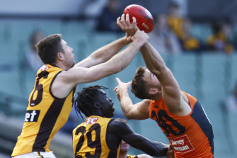 Liam Shiels (Hawthorn) and Matt Flynn (Giants) compete for the ball.