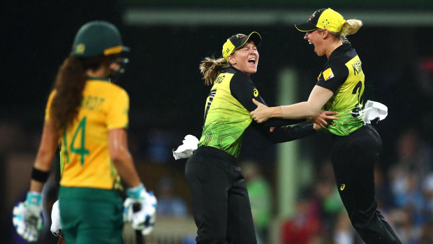 Meg Lanning and Delissa Kimmince celebrate beating South Africa in the semi-final.