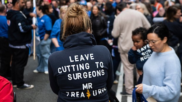 Unions and crossbench MPs protested outside the state government’s ministerial offices on Monday over changes to workers compensation laws.