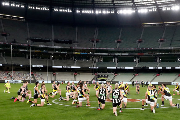 Collingwood and Richmond players take a knee before their round-two clash and a stand against racism and discrimination. 