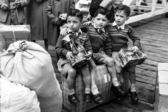 Young migrants arriving in Australia from Italy in 1960.