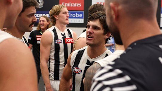 Lachie Schultz talking to teammates after last Thursday night’s win in which he copped a heavy knock.