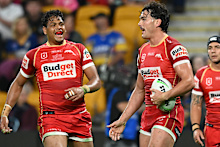 The Dolphins celebrate Herbie Farnworth’s try