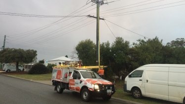 Western Power expected power to be restored by 7pm.