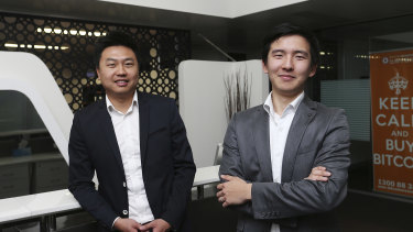 Blockchain Global’s former director, Allan Guo, and CEO Sam Lee at a 2014 product launch.