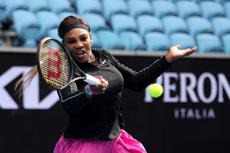 Serena Williams says she’ll manage a shoulder complaint during the Australian Open. 