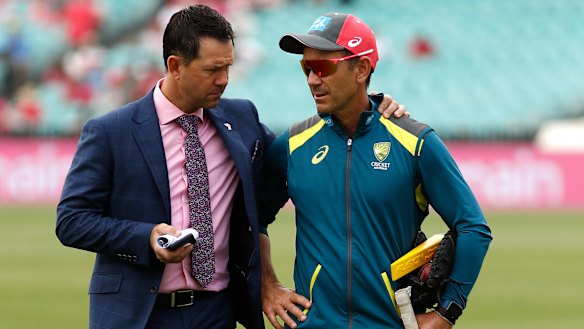 Former Australian teammates Ricky Ponting and Justin Langer during the Sydney Test against New Zealand in 2020.