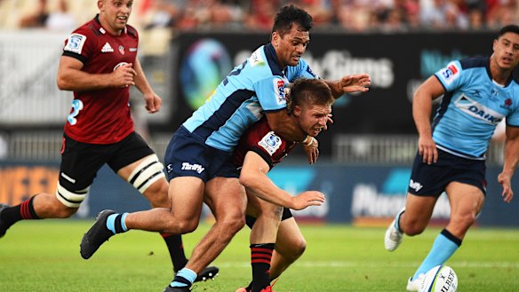 Karmichael Hunt tackles Jack Goodhue. 