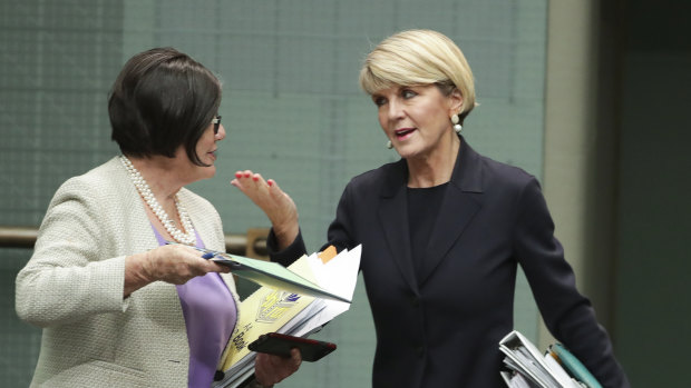 Julie Bishop talks to crossbencher Cathy McGowan.