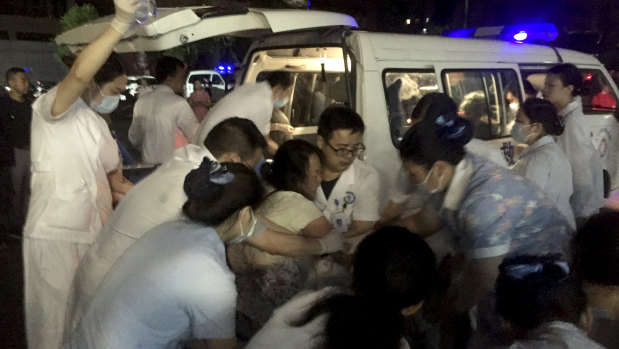 Medical staff tend to the injured in the aftermath of an earthquake in Changning County.
