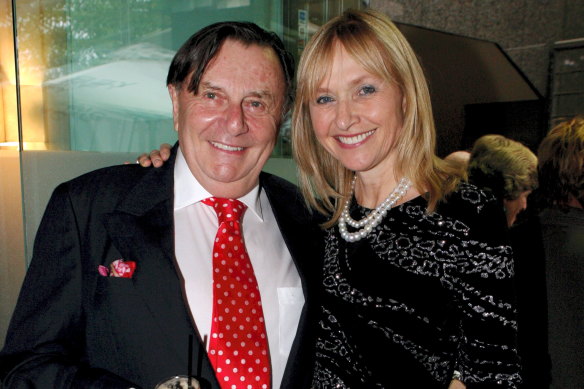Barry Humphries with wife Lizzie Spender in 2009 in Sydney.
