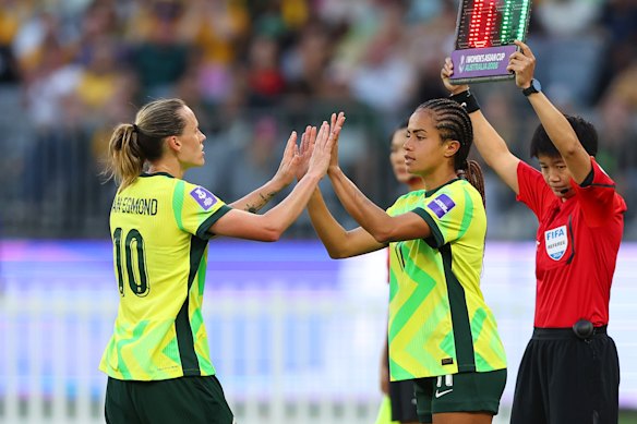 Mary Fowler está de volta.