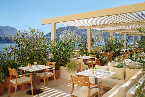 Cenas al aire libre y vistas al lago.