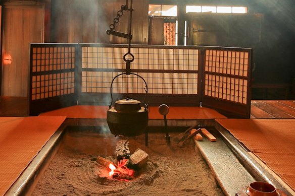 An irori (sunken hearth) at Waki-Honjin Okuya in Tsumago.