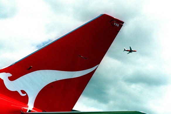 Qantas pilots have warned of looming risks to flight safety.