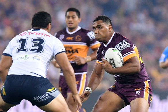 Pangai runs at Jason Taumalolo in 2019.