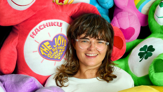 Hachiku, aka Anika Ostendorf, explores community bonds on her sophomore album.