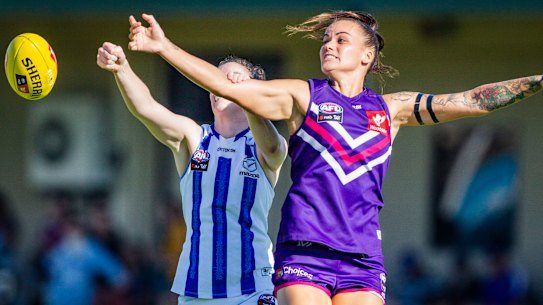 Gemma Houghton flies for the Dockers.