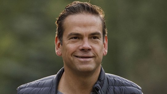 Lachlan Murdoch pays up in full.