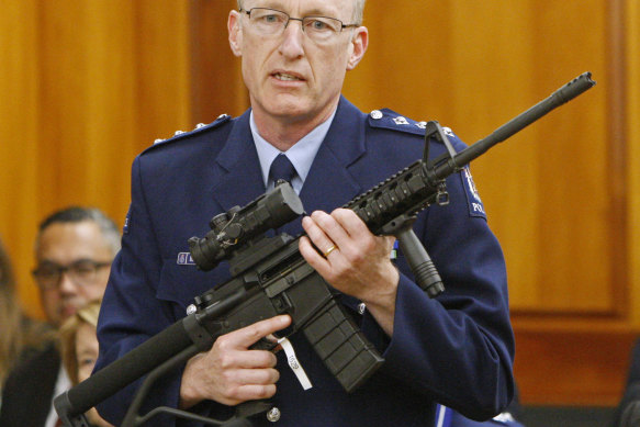 NZ acting police superintendent Mike McIlraith shows MPs in Wellington an AR-15 style rifle similar to one of the weapons a gunman used to slaughter 51 people at two Christchurch mosques in March.