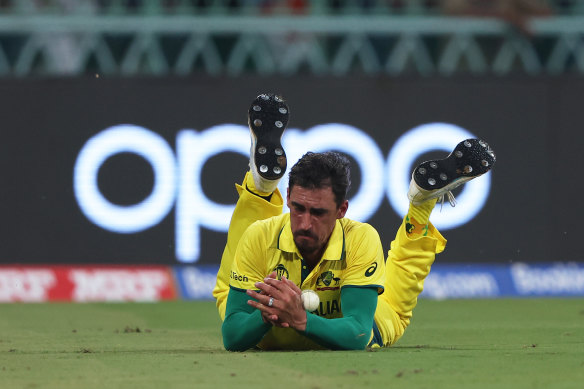 Starc drops a difficult catch in the second last over.