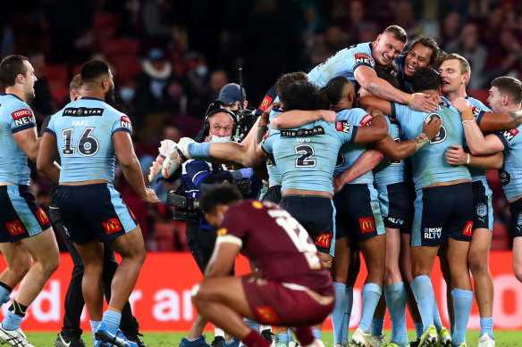 NSW players  celebrate  their series win at Suncorp.  