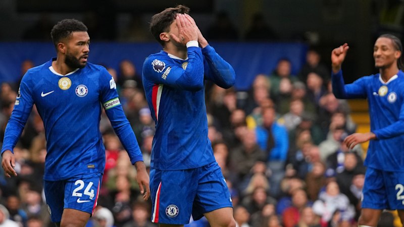 Sunderland stun Chelsea; Man United make it three in a row; Newcastle snatch late win