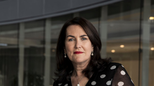 Senator Deborah O'Neill has asked ASIC to investigate AMP over a policy change that has put hundreds of financial planners in debt.