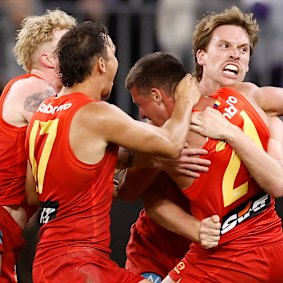 David Swallow was mobbed by his Suns teammates after the behind that won their way through to the semi-finals.