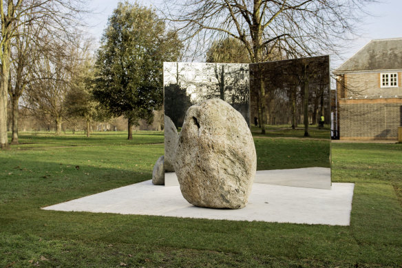 An example of Lee Ufan’s installation at the Hirshhorn Museum and Sculpture Garden in Washington DC. 