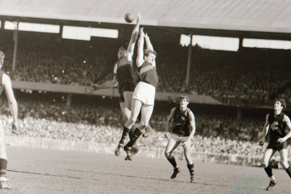 Ruck contest in the 1968 Grand Final.