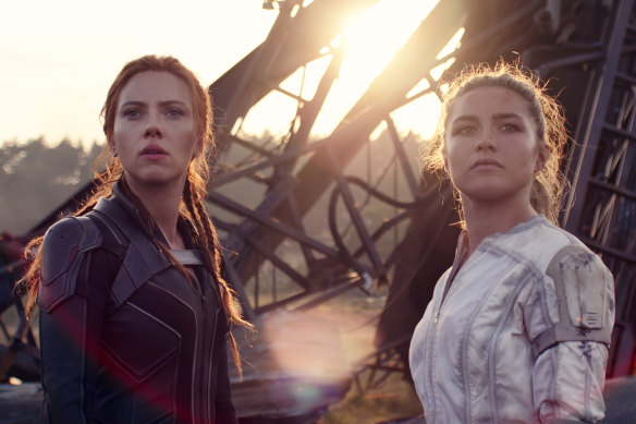 Black Widow/Natasha Romanoff (Scarlett Johansson) and Yelena (Florence Pugh) in Black Widow.