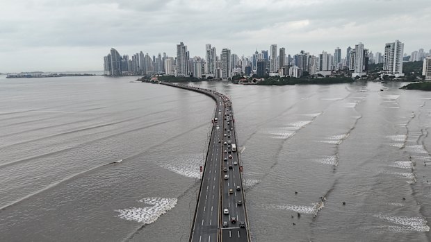 Cars are at a standstill in Panama City following the tsunami warning.