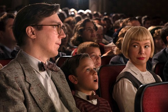Paul Dano, Mateo Zoryon Francis-DeFord and Michelle Williams in The Fabelmans.