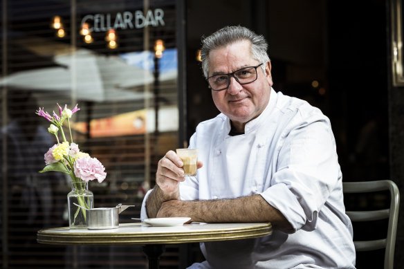 Guy Grossi has issued an apology in response to a claim he groped a female journalist at a restaurant industry event.