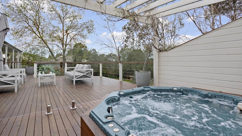 The Melbourne houses selling for hundreds of thousands of dollars less (australia) — SMH