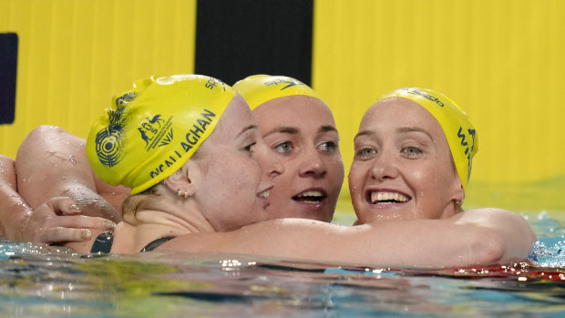 Ariarne Titmus celebrates with second placed Mollie O’Callaghan, left, and third placed Madi Wilson.