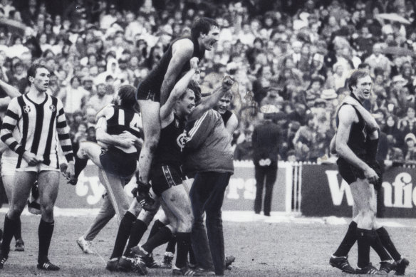 The Blue celebrate on the siren of the 1981 grand final.
